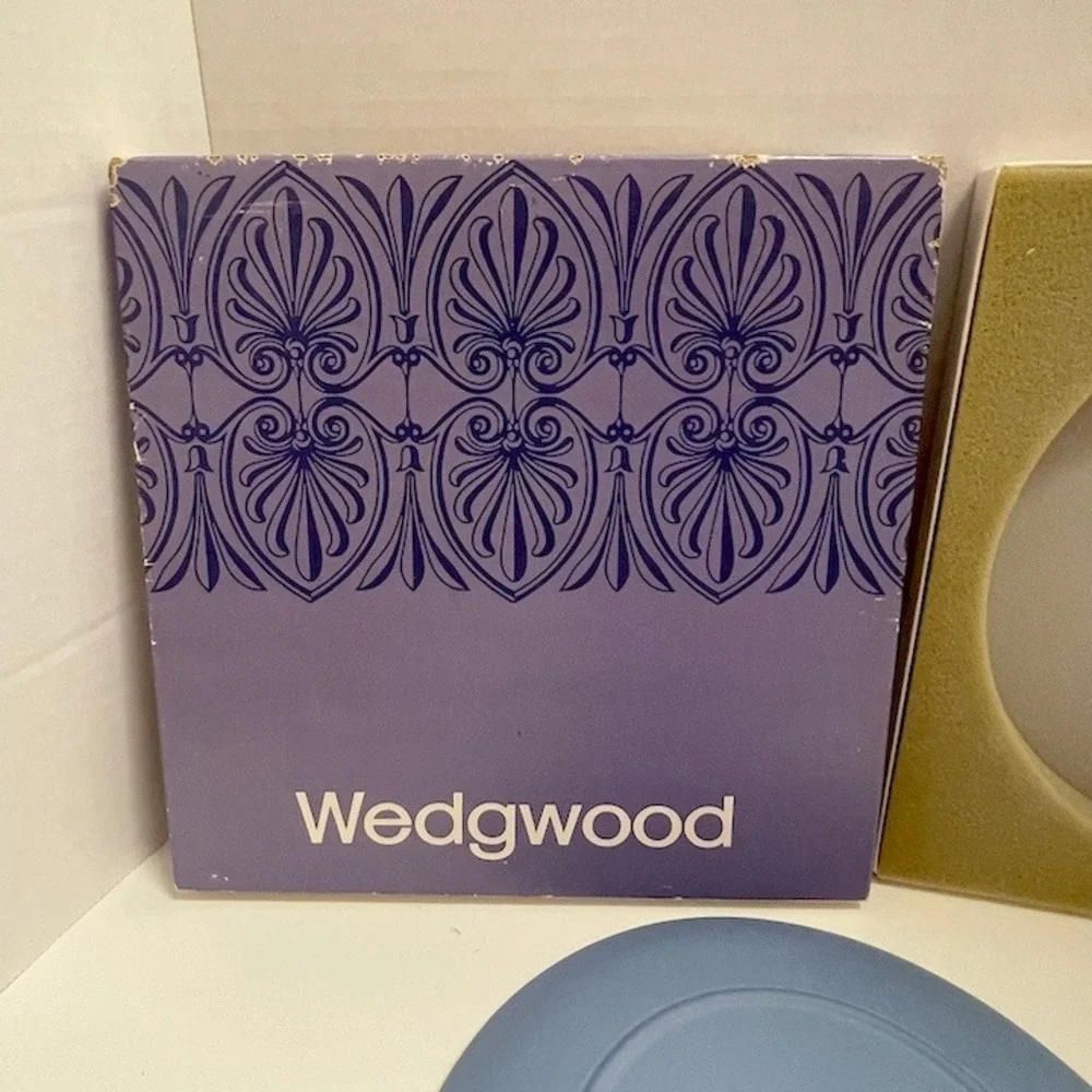 Wedgwood Jasperware 1973 Christmas Plate Tower of London Blue White‎ with Box